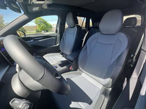New 2026 Volkswagen Tiguan SE R-Line AWD/4WD image 11