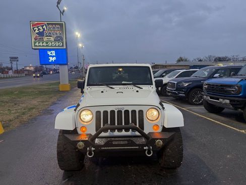 Used 2016 Jeep Wrangler Unlimited Sahara w/ Connectivity Group image 8