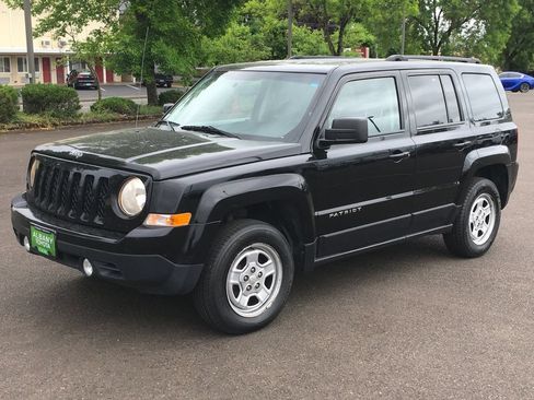 Used 2016 Jeep Patriot Sport w/ Power Value Group AWD/4WD image 11