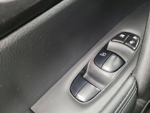 Used 2019 Nissan Rogue S FWD image 27