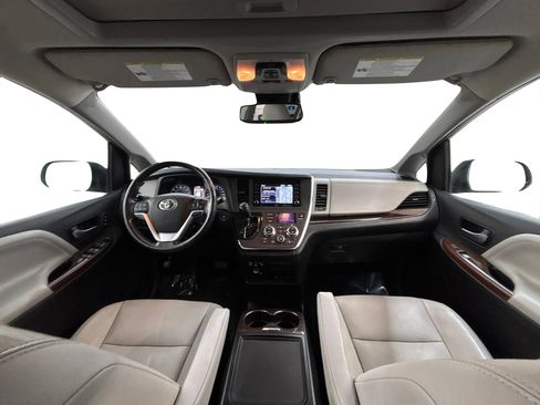 Used 2018 Toyota Sienna Limited Premium image 17