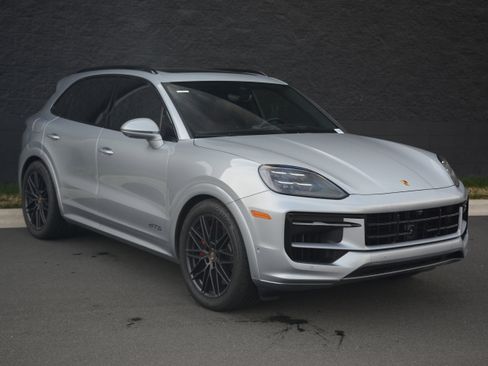 Certified 2025 Porsche Cayenne GTS image 9