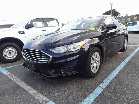 Used 2019 Ford Fusion S image 3