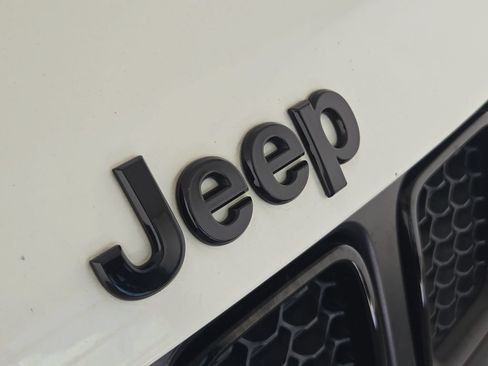 Used 2019 Jeep Compass Latitude FWD image 35