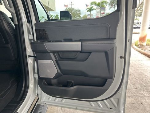 Used 2025 Ford F350 Lariat image 34