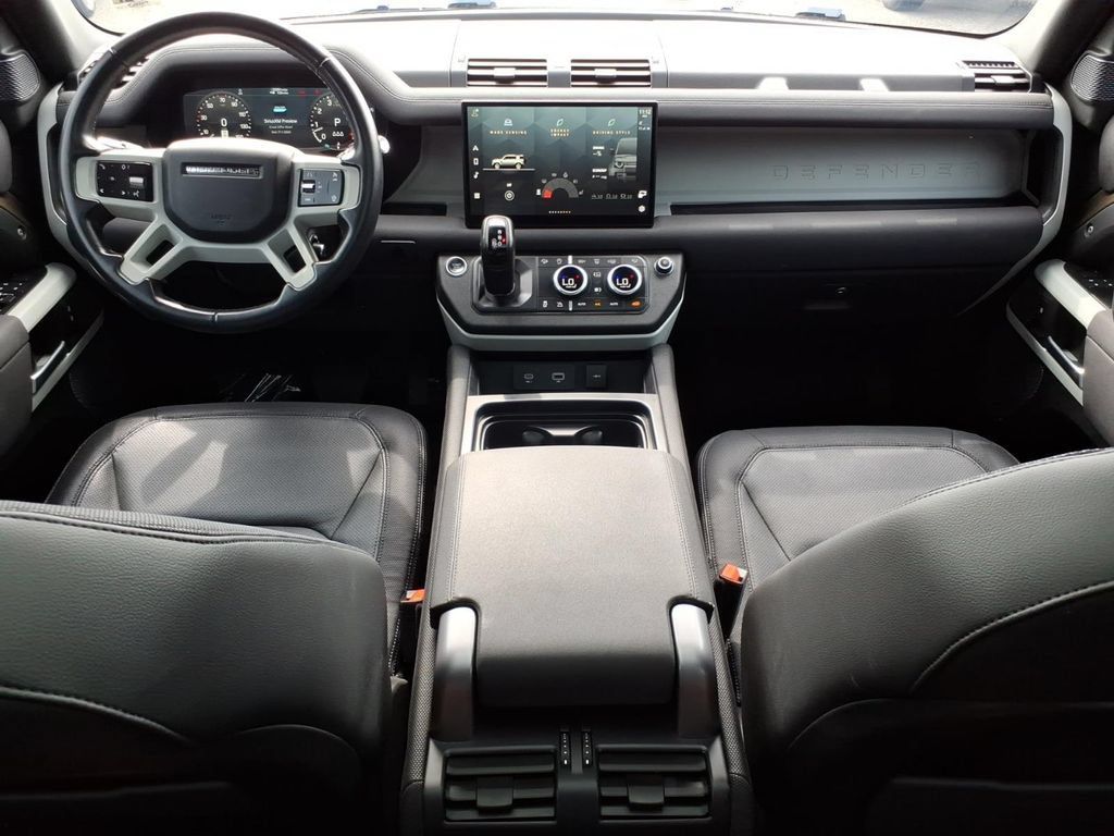 Used 2022 Land Rover Defender 110 X-Dynamic SE AWD/4WD image 13
