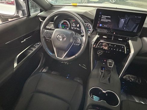 Used 2024 Toyota Venza LE image 9