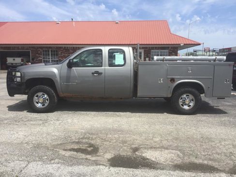 Used 2009 Chevrolet Silverado 2500 W/T AWD/4WD image 2