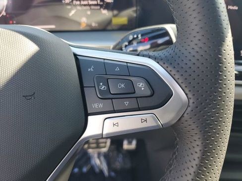 New 2026 Volkswagen Tiguan SE R-Line FWD image 22