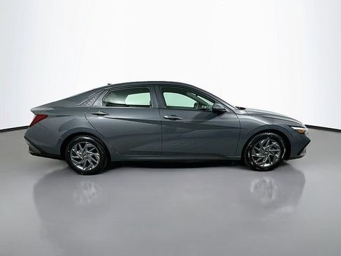 Used 2024 Hyundai Elantra SEL FWD image 8