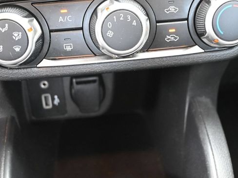 Used 2021 Nissan Versa SV FWD image 27