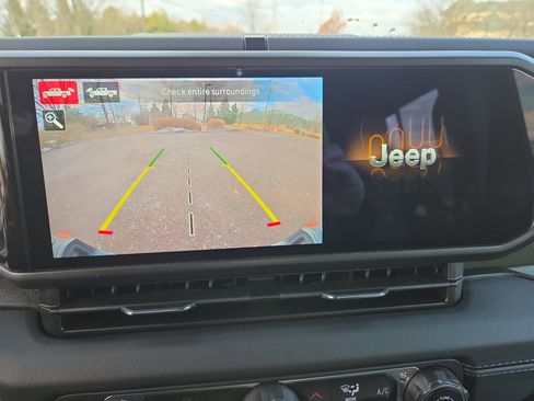 Used 2024 Jeep Gladiator Mojave image 26