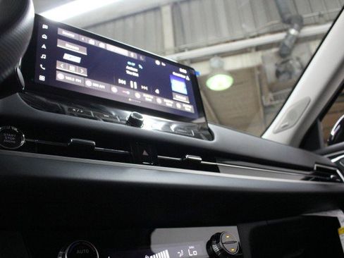 New 2026 Mitsubishi Outlander ES image 12