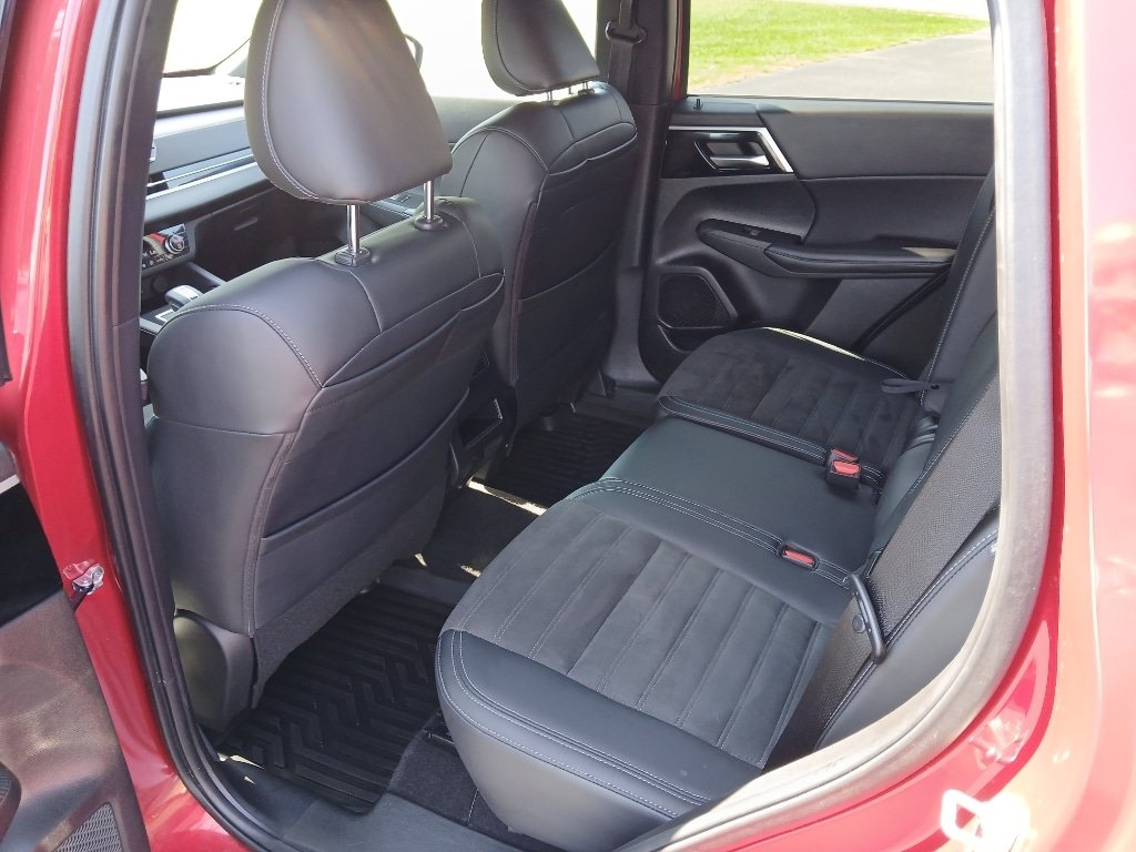 Used 2024 Mitsubishi Outlander SE Black Edition AWD/4WD image 17