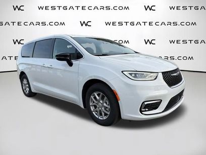 New 2026 Chrysler Pacifica Select