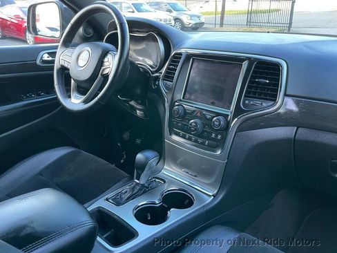 Used 2018 Jeep Grand Cherokee Altitude image 16