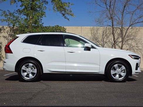 Used 2022 Volvo XC60 B5 Momentum AWD/4WD image 11