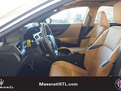 Used 2024 Lexus ES 300h w/ Premium Package image 3