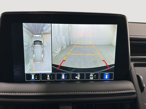 Used 2023 GMC Yukon SLT w/ SLT Luxury Package image 15