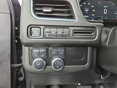 Used 2024 GMC Yukon XL SLE image 20