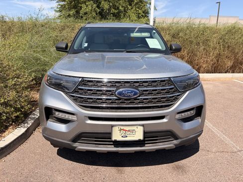 Used 2023 Ford Explorer XLT w/ Equipment Group 202A AWD/4WD image 2