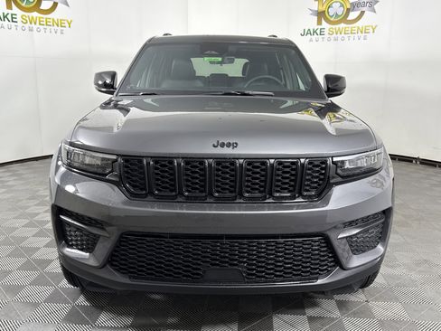 New 2025 Jeep Grand Cherokee Altitude image 3