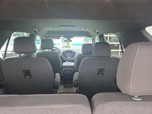 Used 2023 Chevrolet Traverse LT FWD image 4