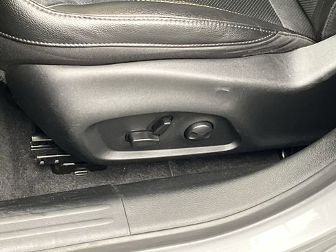 Used 2023 Jeep Compass Limited image 9