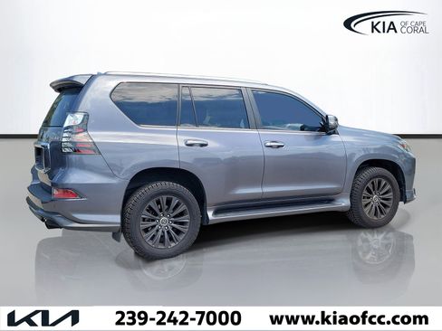 Used 2023 Lexus GX 460 Premium w/ Accessory Package AWD/4WD image 4