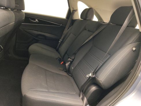 Used 2020 Kia Sorento LX image 18