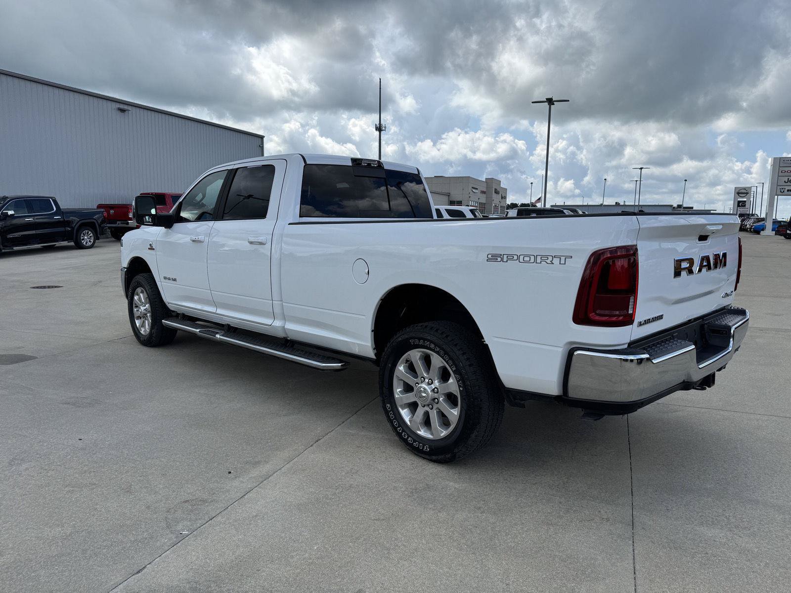 Used 2025 RAM 3500 Laramie w/ Sport Appearance Package AWD/4WD image 39