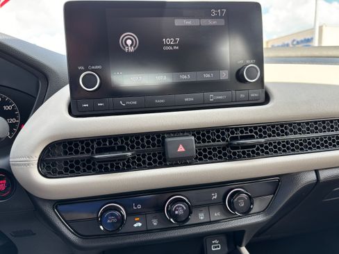 Certified 2023 Honda HR-V LX image 22