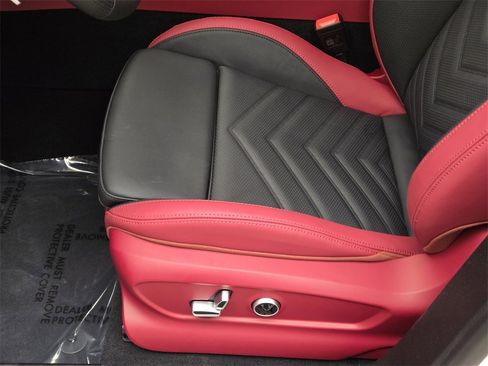 New 2025 Maserati Grecale Folgore image 31