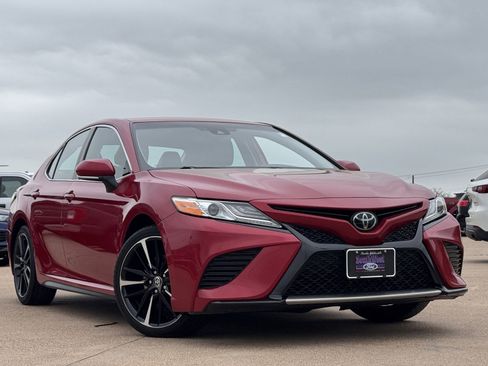 Used 2020 Toyota Camry XSE image 2