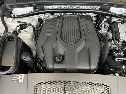 Used 2025 Porsche Macan image 27