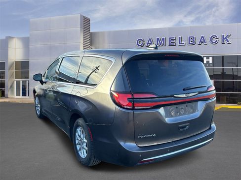 Used 2023 Chrysler Pacifica Touring-L image 5