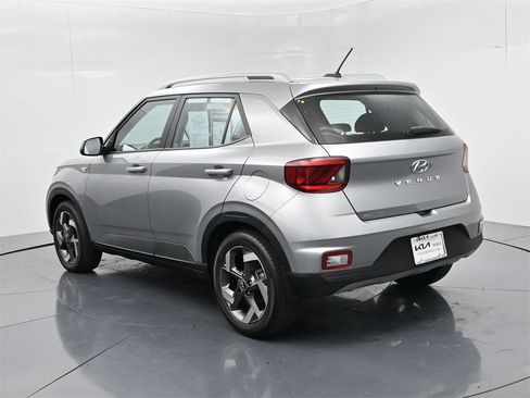 Used 2023 Hyundai Venue SEL image 6