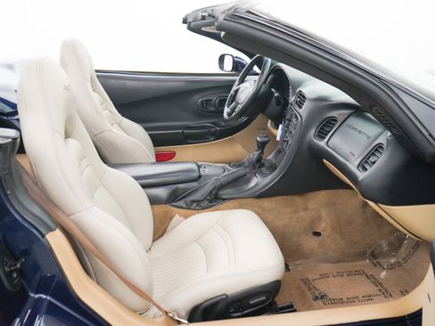 Used 2000 Chevrolet Corvette Convertible RWD image 11
