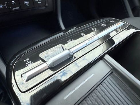 Used 2025 Hyundai Tucson Limited image 30