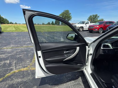 Used 2017 BMW 320i Sedan RWD image 13