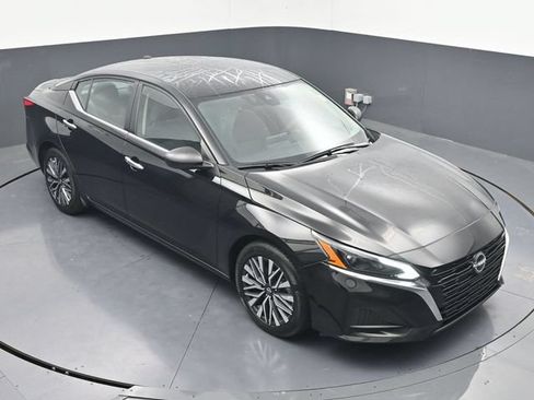 Used 2024 Nissan Altima 2.5 SV FWD image 38