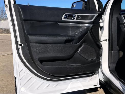 Used 2015 Ford Explorer XLT w/ Equipment Group 202A image 21