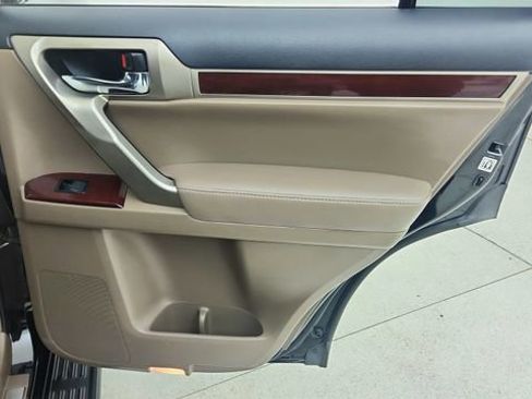 Used 2018 Lexus GX 460 Premium w/ Premium Package image 30