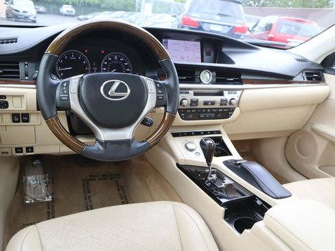 Used 2013 Lexus ES 350 w/ Luxury Pkg FWD image 16
