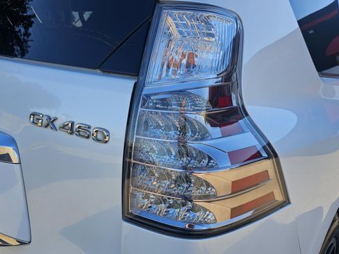 Used 2014 Lexus GX 460 w/ Premium Package AWD/4WD image 9
