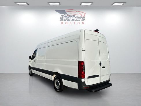 Used 2023 Mercedes-Benz Sprinter 2500 image 6