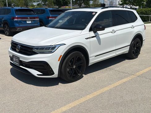 Certified 2023 Volkswagen Tiguan SE R-Line AWD/4WD image 3