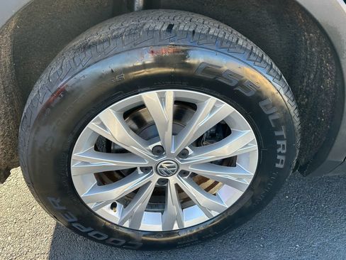 Used 2019 Volkswagen Tiguan SE w/ Panoramic Sunroof Package image 34