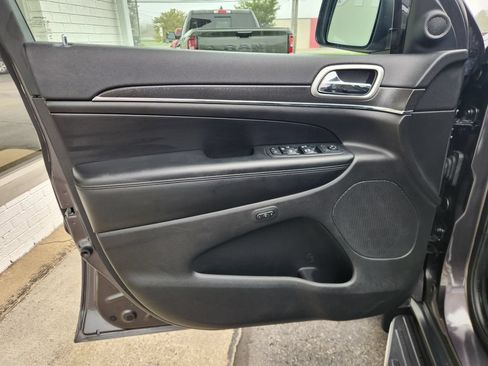 Used 2018 Jeep Grand Cherokee Limited AWD/4WD image 26
