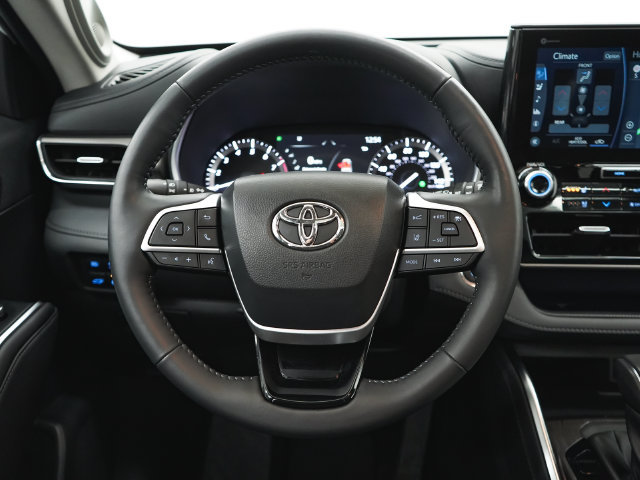 Used 2022 Toyota Highlander Limited AWD/4WD image 34